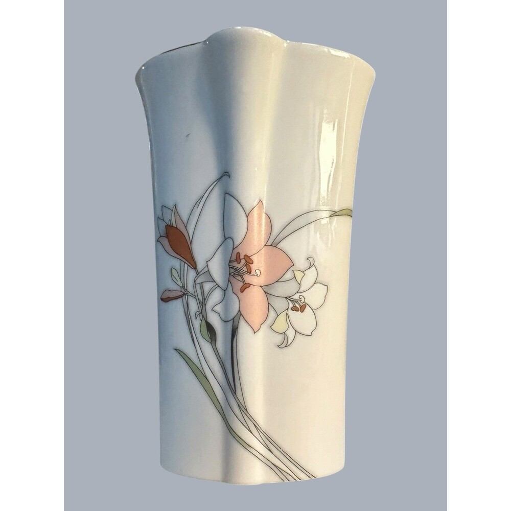 Vintage Yamaji White Peach Lily Floral Vase Porcelain Gold Trim Japan 6 inches